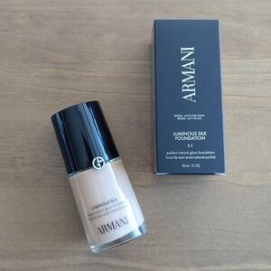 Armani Luminous Silk Foundation